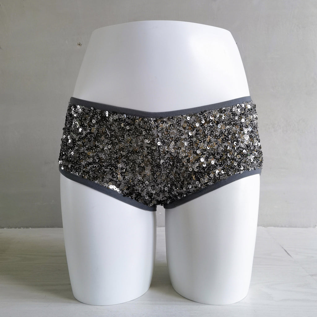 Low-rise stretchy semi-wrapped hipster heels dancing shorts, non-tacky popping glitter with sequins,  fashionable, versatile and sexy, can be worn outside