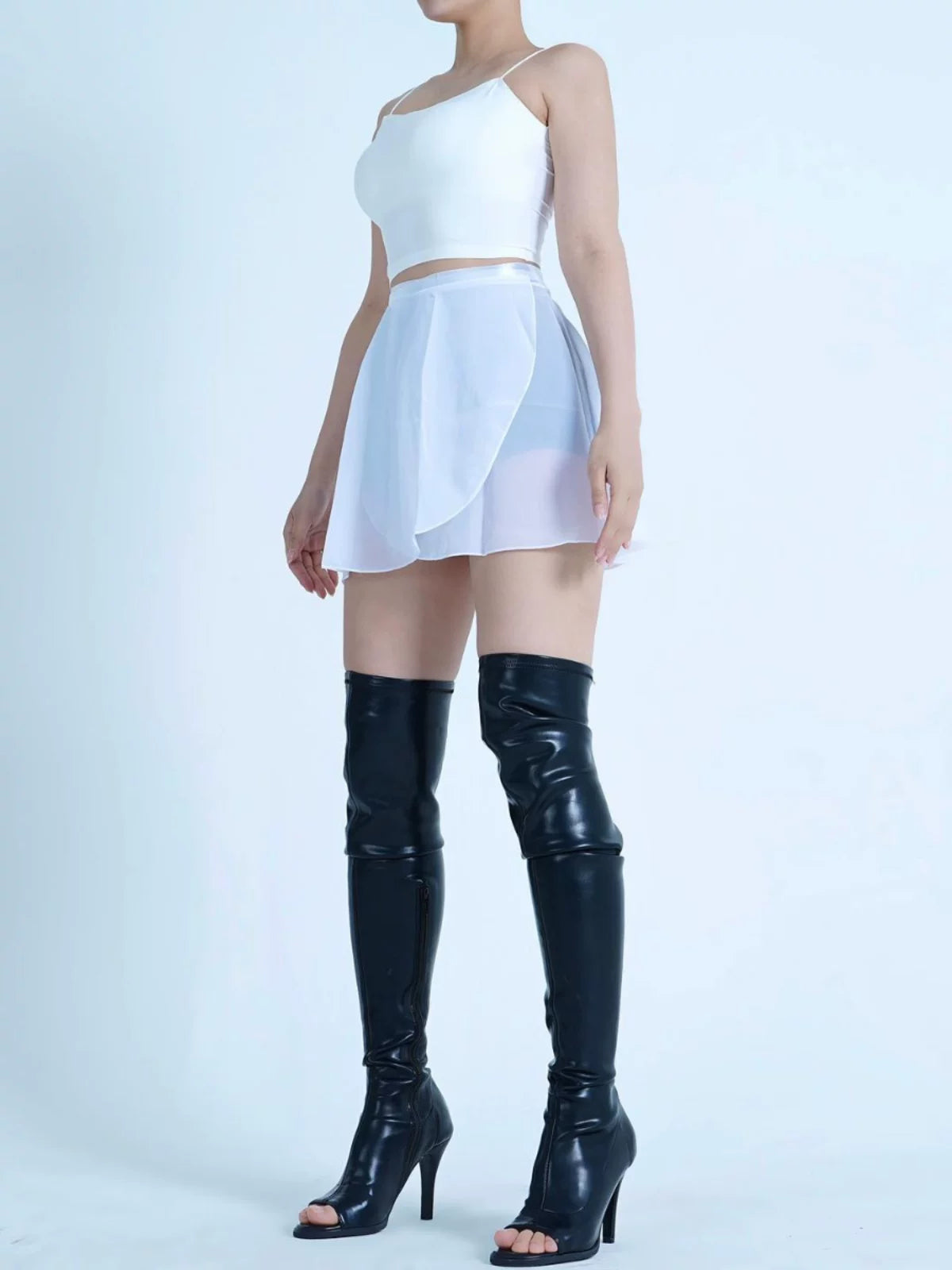 The new one-piece dance practice uniform for adults with heels covering the buttocks is covered with black anti-light gauze skirts