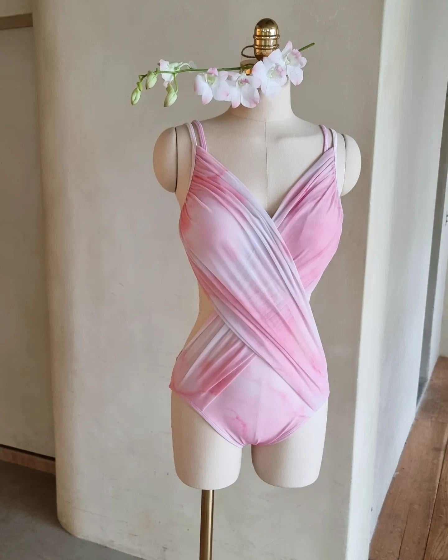 Pole dance costume one-piece anti-light performance niche design sense halter neck suspender one-piece polewear